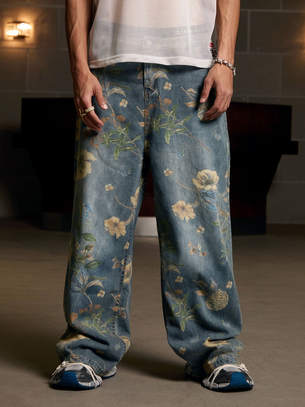 Vaqueros carpenter con estampado floral