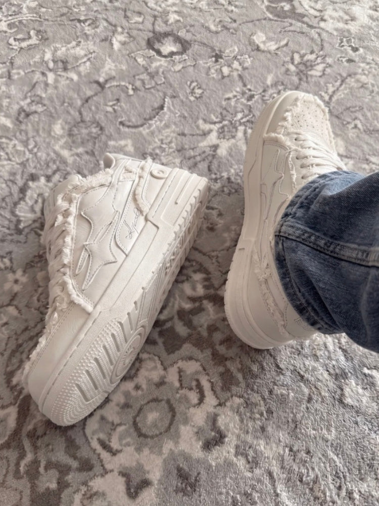Broken Creme Sneakers