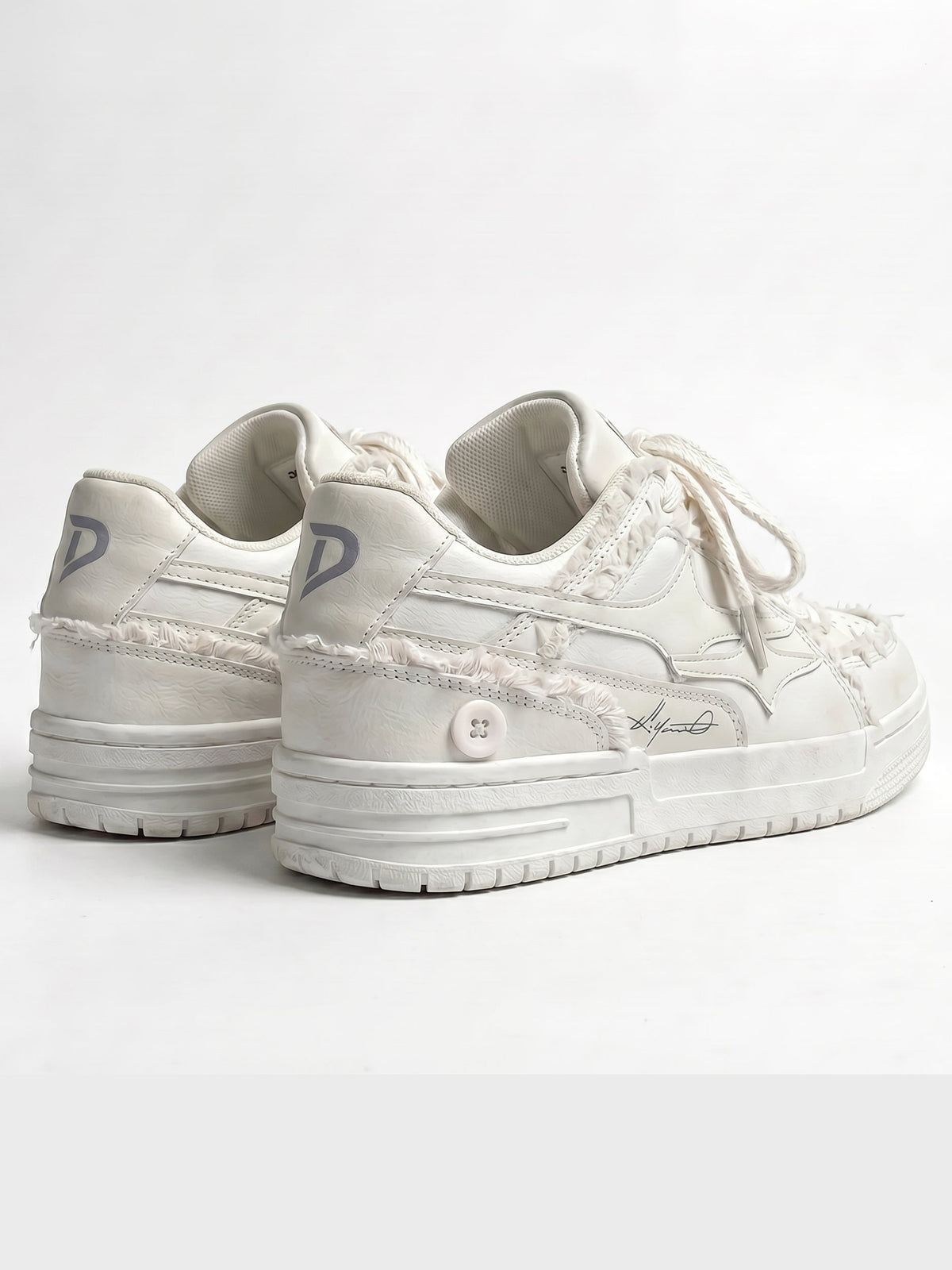 Broken Creme Sneakers