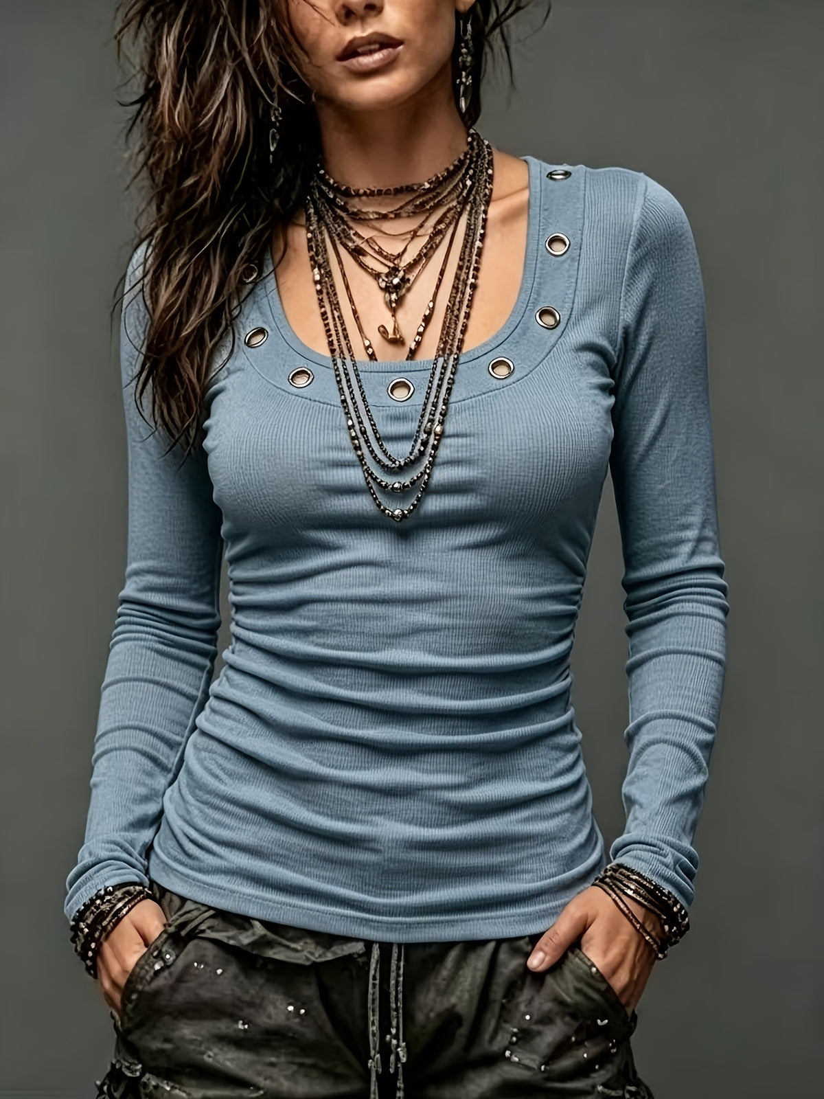 Damski top vintage z metalowymi oczkami