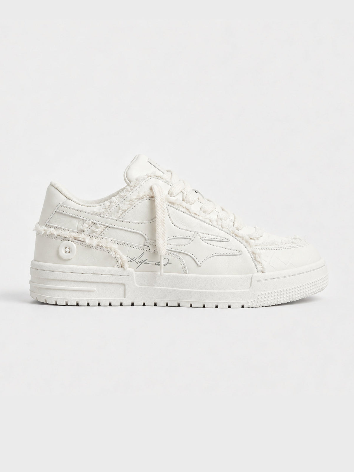 Broken Creme Sneakers