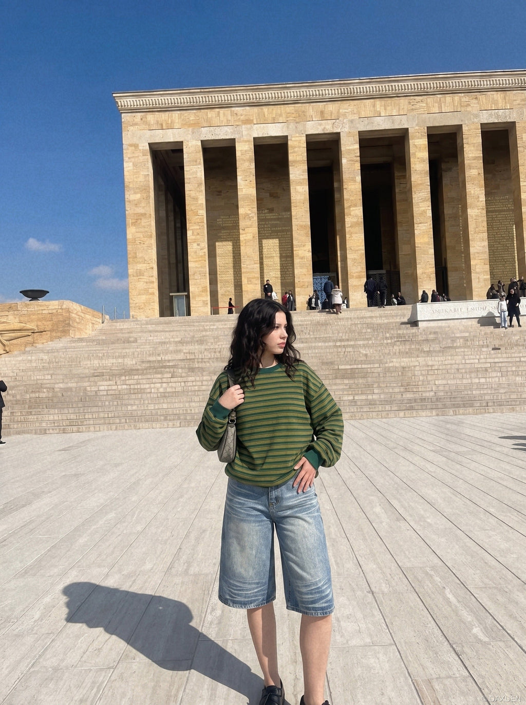Szorty jeansowe z szerokimi nogawkami w stylu retro