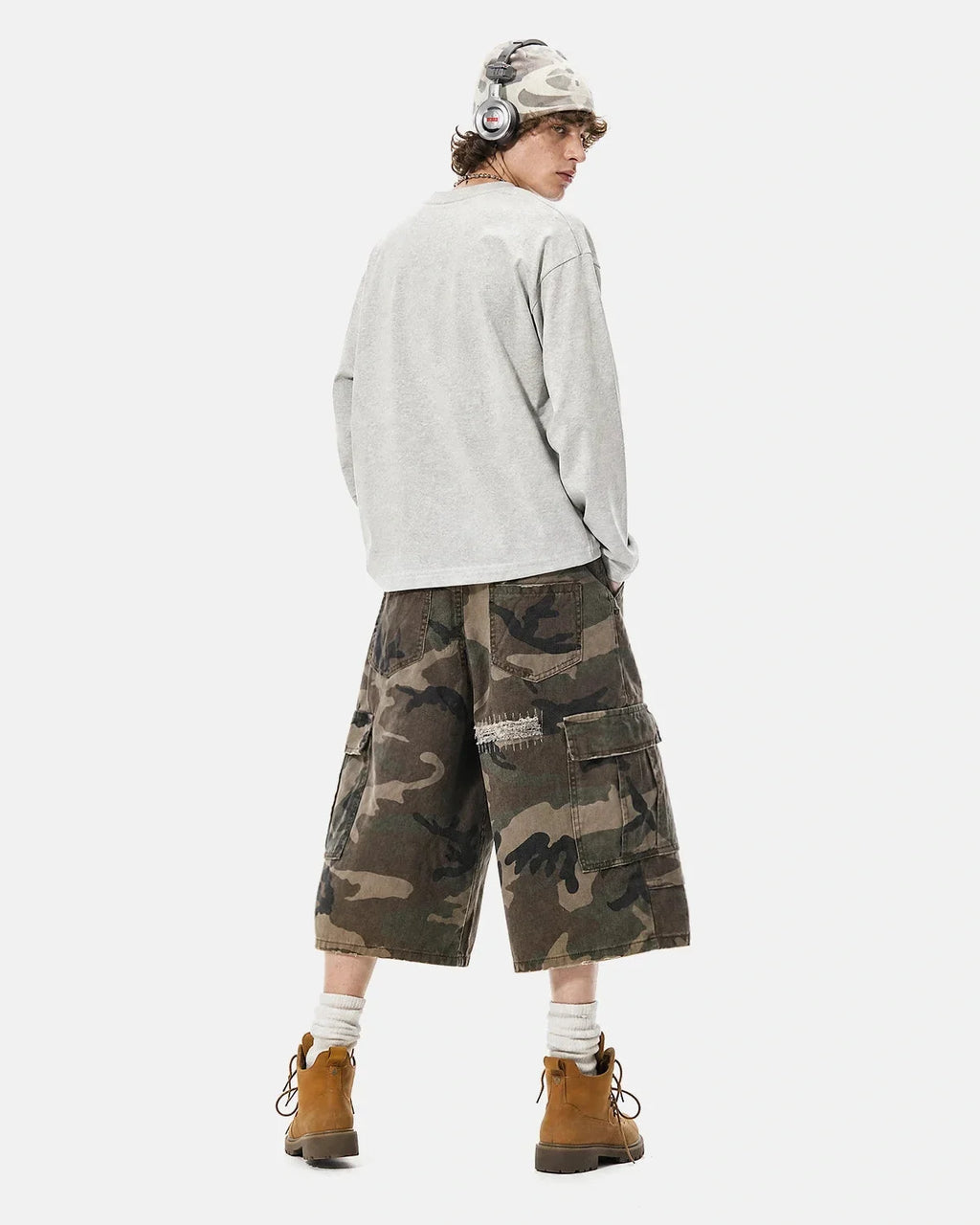 Postarzane szorty cargo w stylu retro z wzorem moro