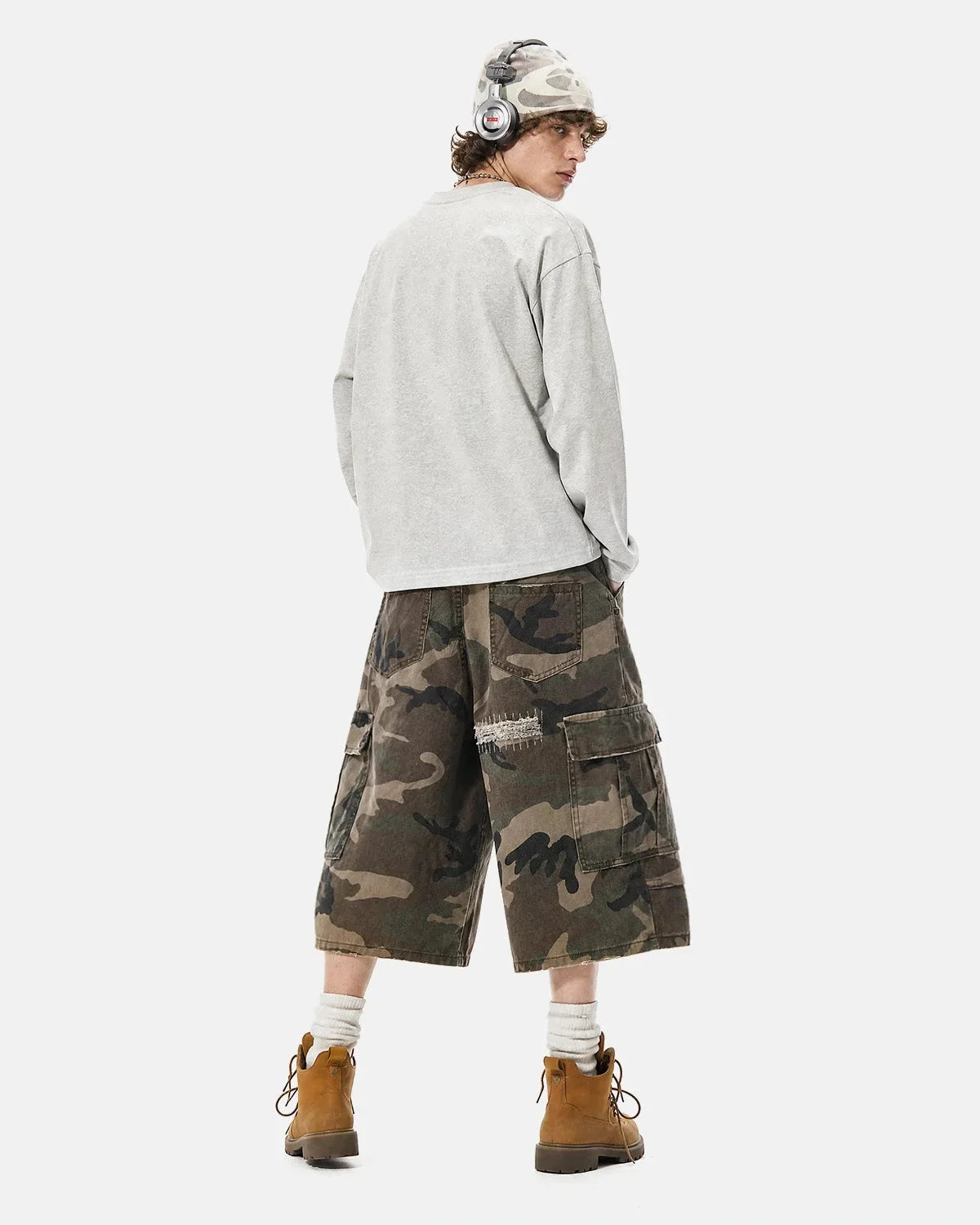 Postarzane szorty cargo w stylu retro z wzorem moro