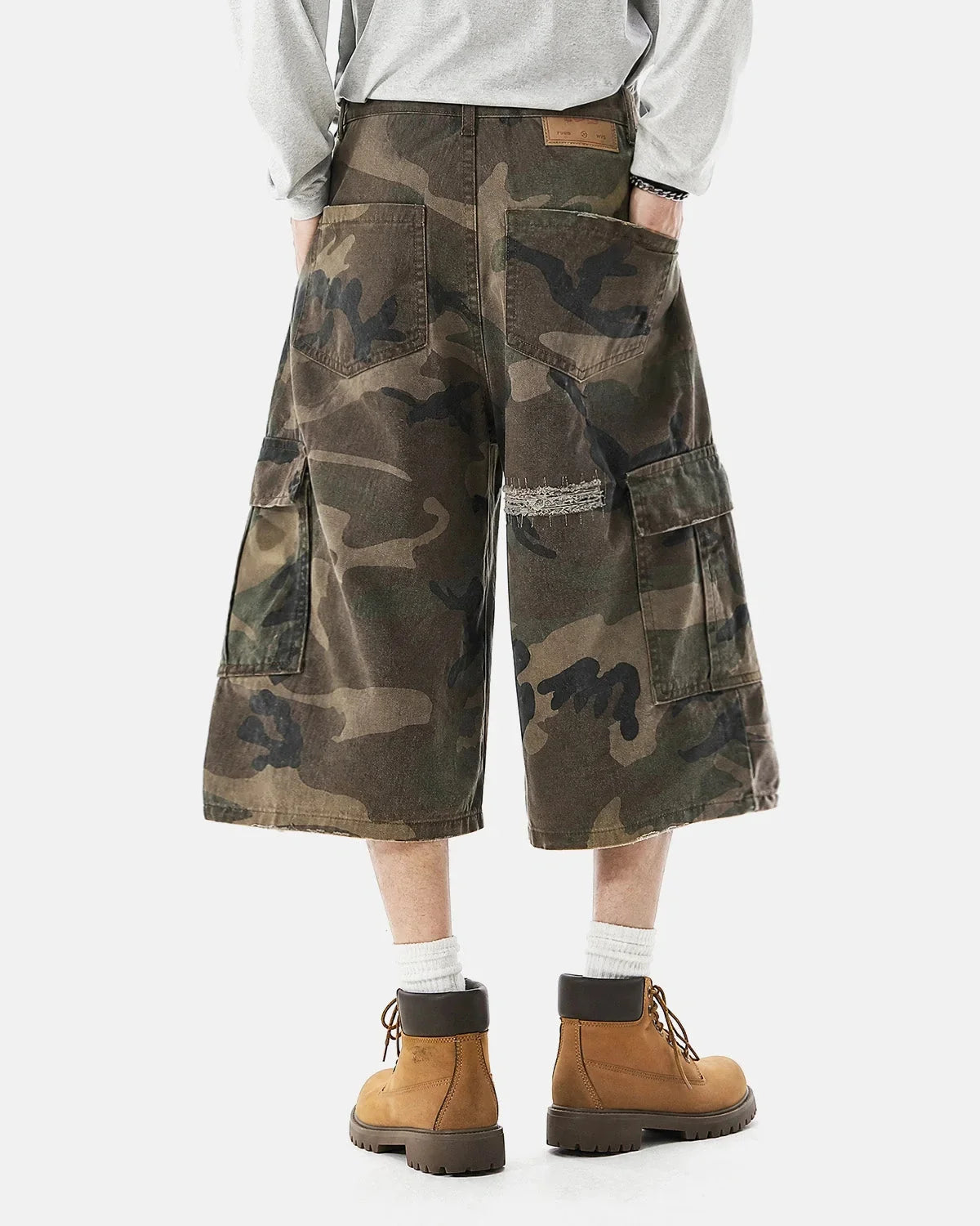 Postarzane szorty cargo w stylu retro z wzorem moro