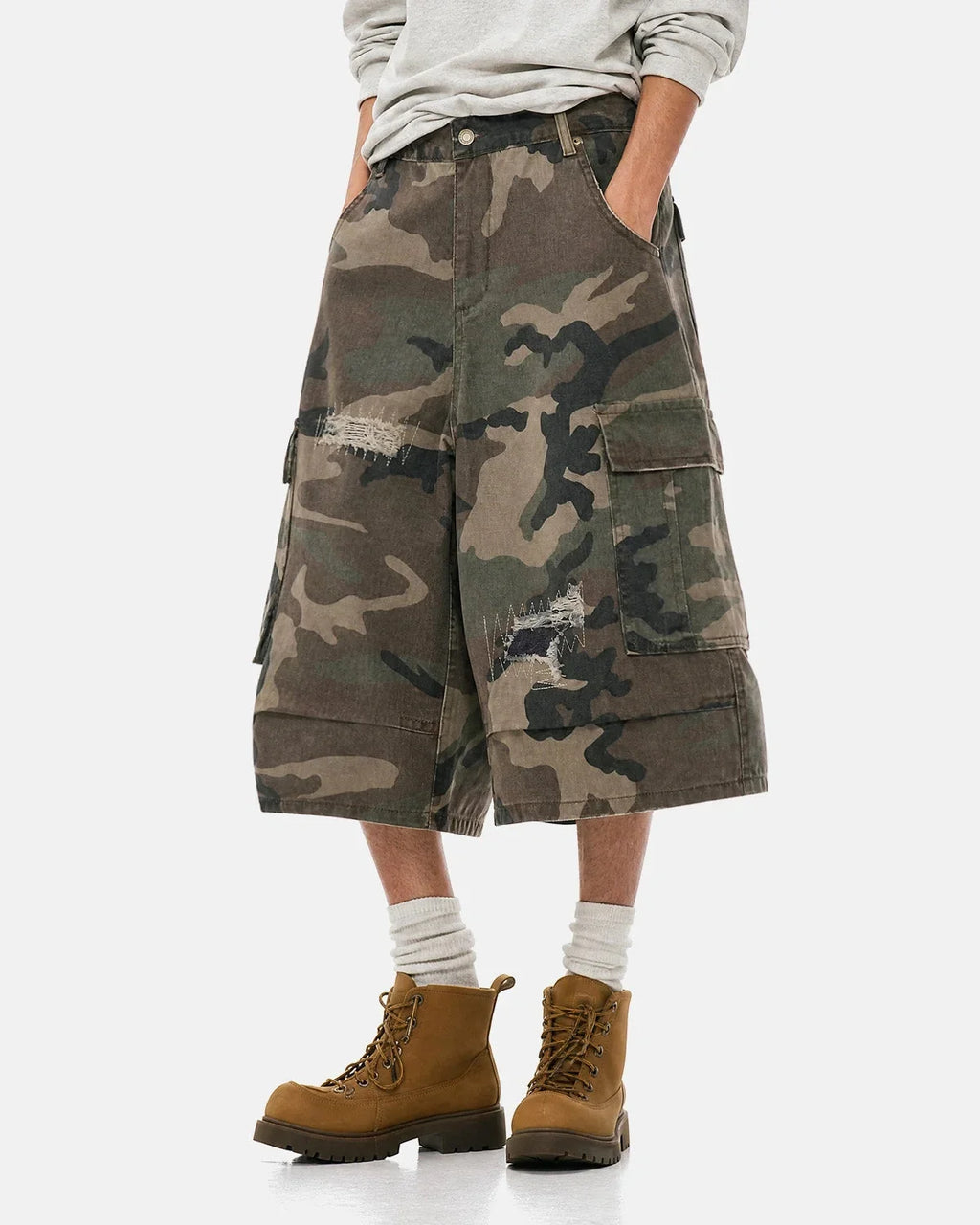 Postarzane szorty cargo w stylu retro z wzorem moro